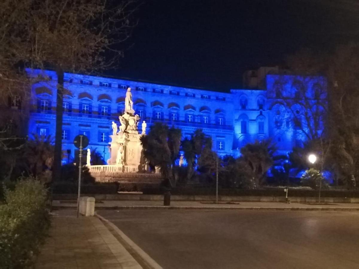 Luxury Apartment Via Genova Palermo Bagian luar foto